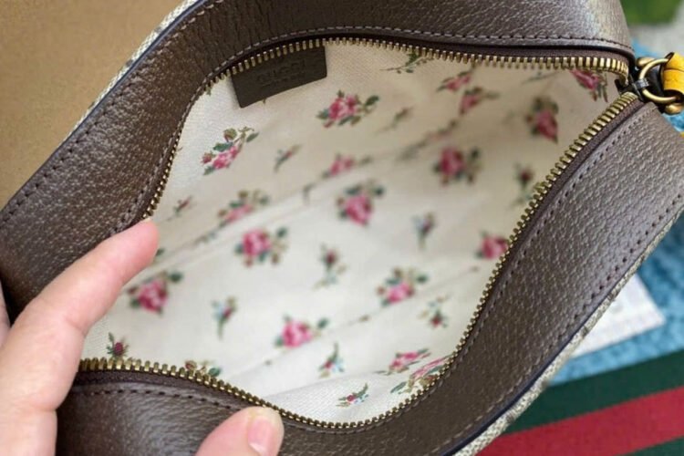 Túi Gucci Neo Vintage GG Supreme Messenger Bag