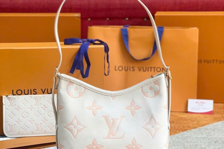 Túi LV CarryAll PM M24141 Bicolor Latte Chamallow Màu Kem