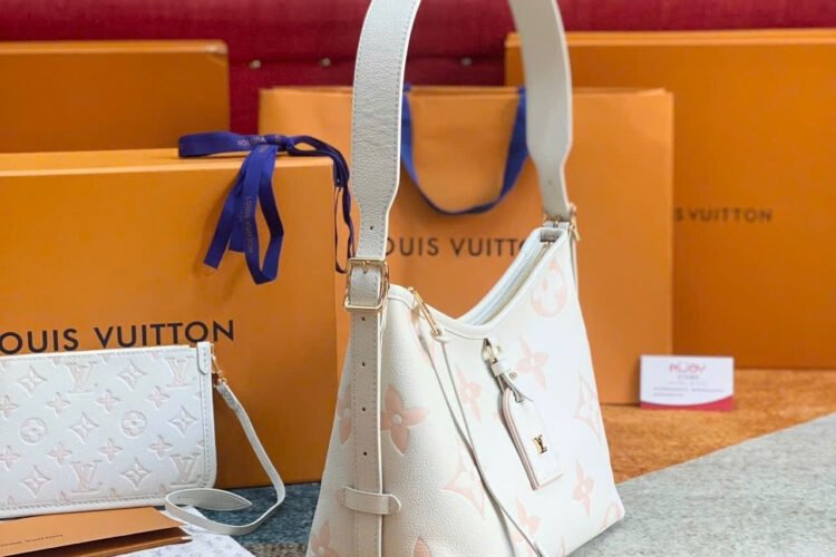 Túi LV CarryAll PM M24141 Bicolor Latte Chamallow Màu Kem