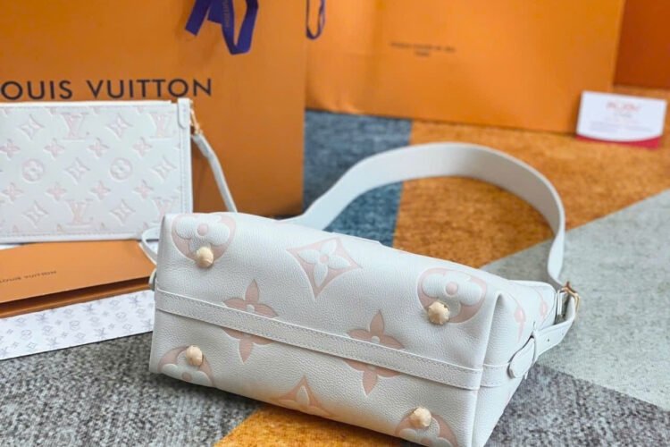 Túi LV CarryAll PM M24141 Bicolor Latte Chamallow Màu Kem