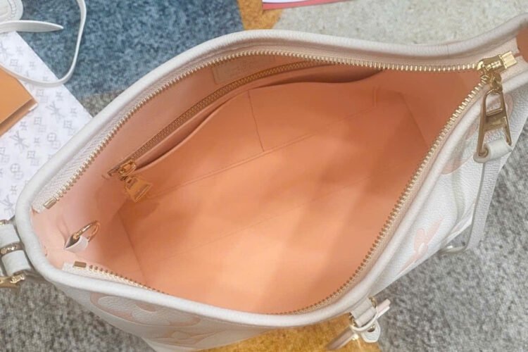 Túi LV CarryAll PM M24141 Bicolor Latte Chamallow Màu Kem