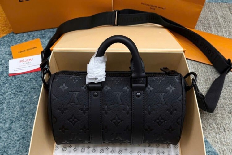 Túi LV Keepall Bandoulière 25 M20900 Black Monogram Taurillon đen