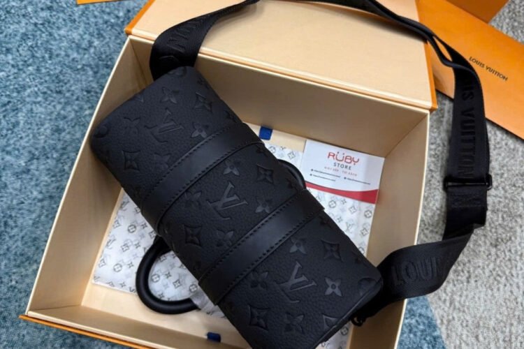 Túi LV Keepall Bandoulière 25 M20900 Black Monogram Taurillon đen
