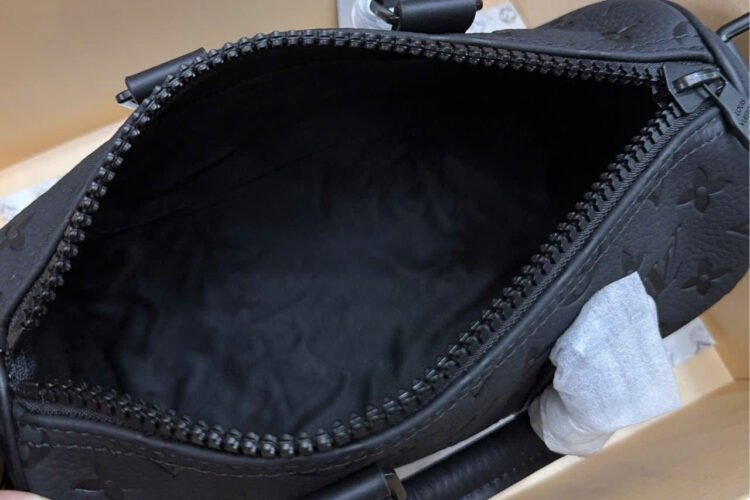 Túi LV Keepall Bandoulière 25 M20900 Black Monogram Taurillon đen