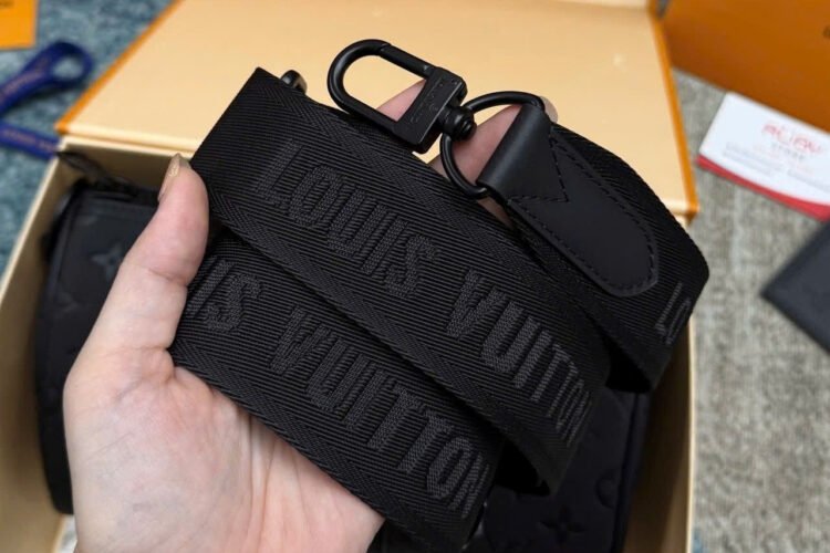 Túi LV Keepall Bandoulière 25 M20900 Black Monogram Taurillon đen