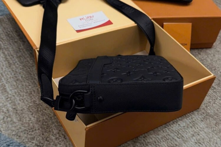 Túi LV Trio Messenger Black Monogram Shadow M46602 đen