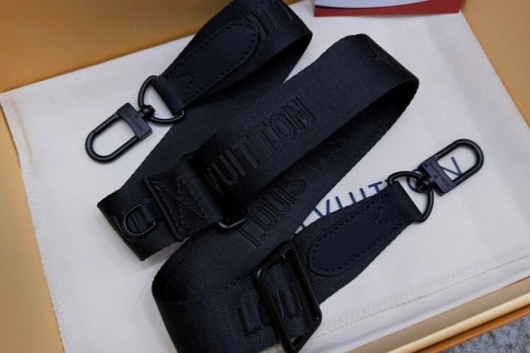Túi LV Trio Messenger Black Monogram Shadow M46602 đen