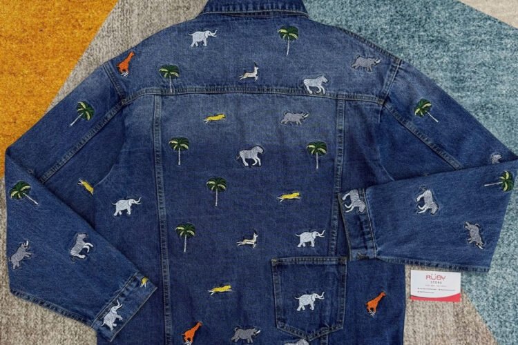 Áo Khoác LV Animal Embroidered Denim Jacket Họa tiết động vật