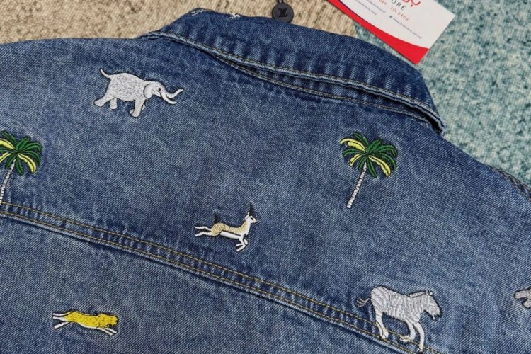 Áo Khoác LV Animal Embroidered Denim Jacket Họa tiết động vật