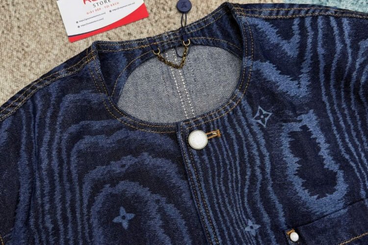 Áo Khoác LV Chic Collarless Denim Jacket Màu Xanh Dương