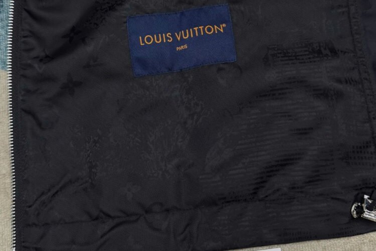 Áo Khoác LV Nylon Windbreaker Màu đen