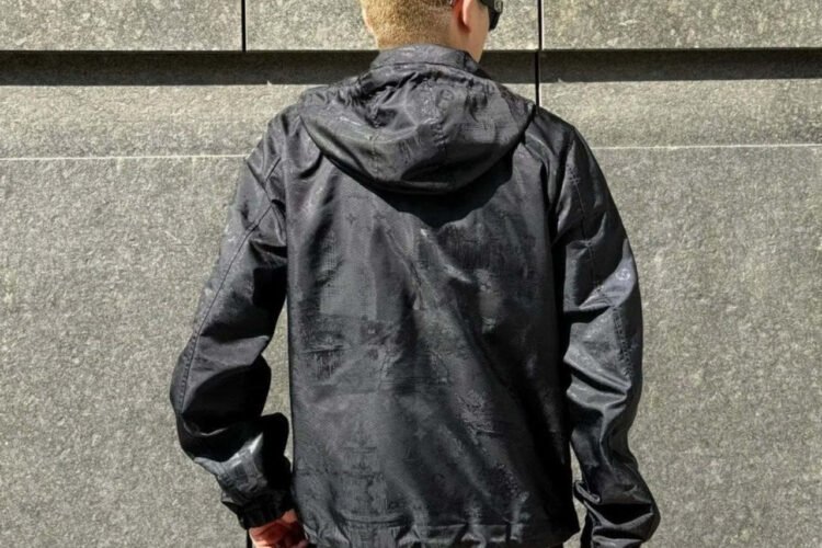 Áo Khoác LV Nylon Windbreaker Màu Đen