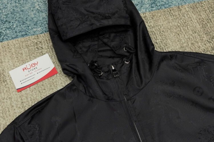 Áo Khoác LV Nylon Windbreaker Màu đen