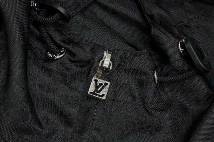 Áo Khoác LV Nylon Windbreaker Màu đen
