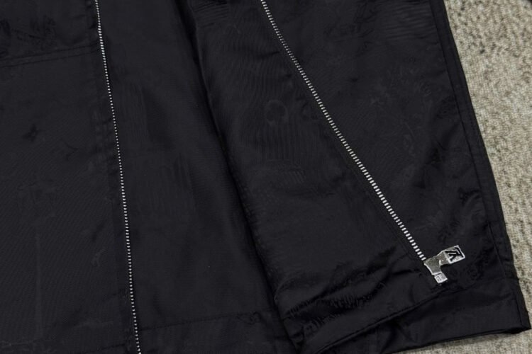 Áo Khoác LV Nylon Windbreaker Màu đen