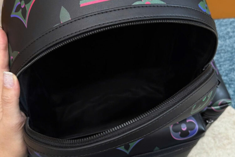 Ba Lô LV Comet Backpack Multicolor Logo Màu đen