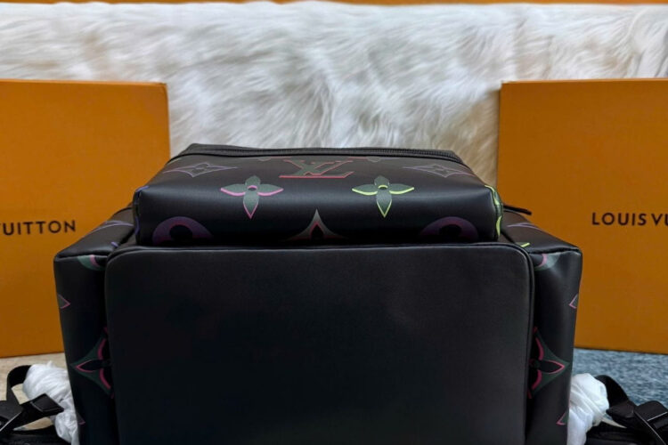 Ba Lô LV Comet Backpack Multicolor Logo Màu đen
