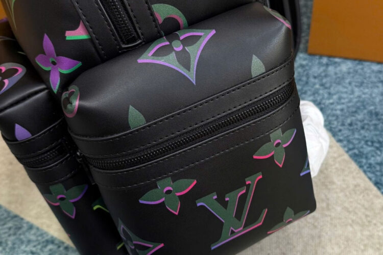 Ba Lô LV Comet Backpack Multicolor Logo Màu đen