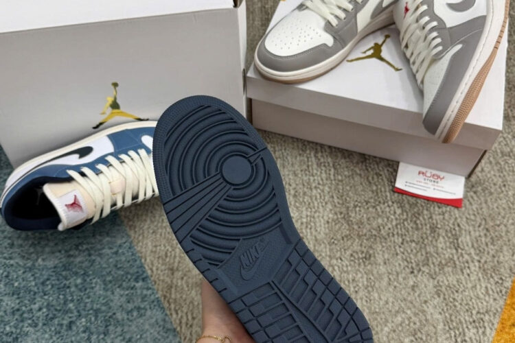 Giày Air Jordan 1 Low Motion Màu Trắng Xanh Dương