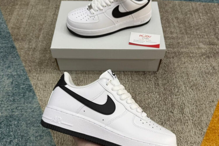 Giày Nike Air Force 1 07 White Black Outsole Trắng Đen