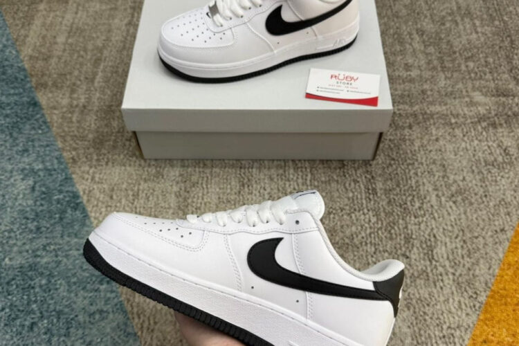 Giày Nike Air Force 1 07 White Black Outsole Trắng Đen