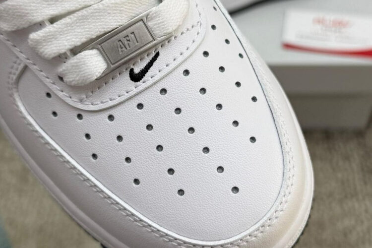Giày Nike Air Force 1 07 White Black Outsole Trắng Đen