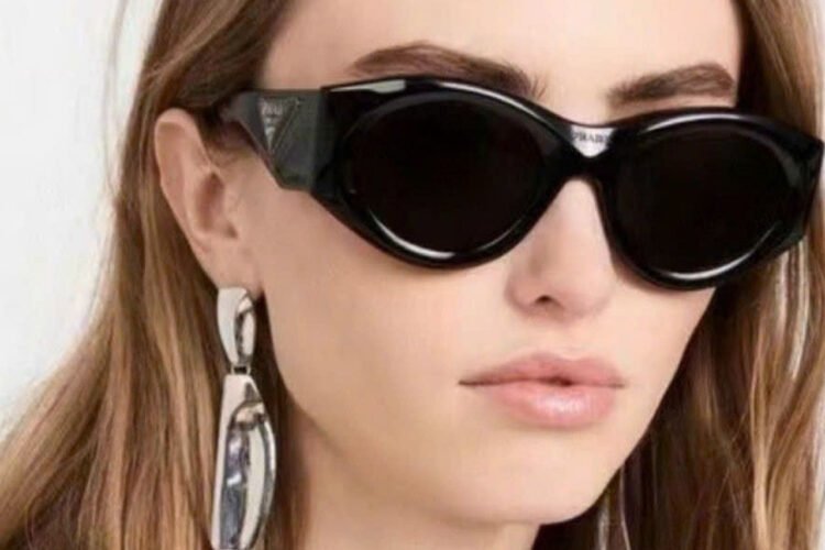 Mắt Kính Prada Oval Sunglasses Black