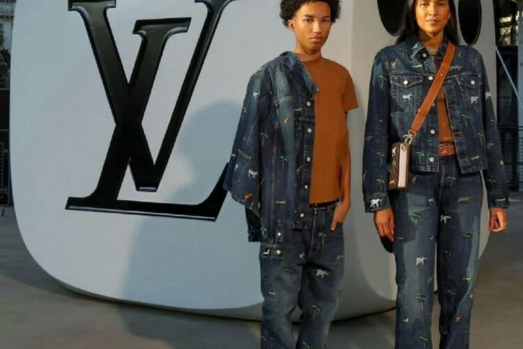 Quần Jean LV Animal Embroidered Denim Pants Họa Tiết Động Vật