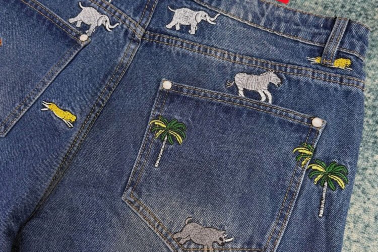 Qu§n Jean LV Animal Embroidered Denim Pants Họa tiết động vật
