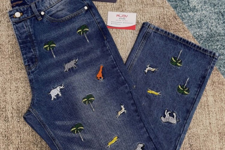 Qu§n Jean LV Animal Embroidered Denim Pants Họa tiết động vật