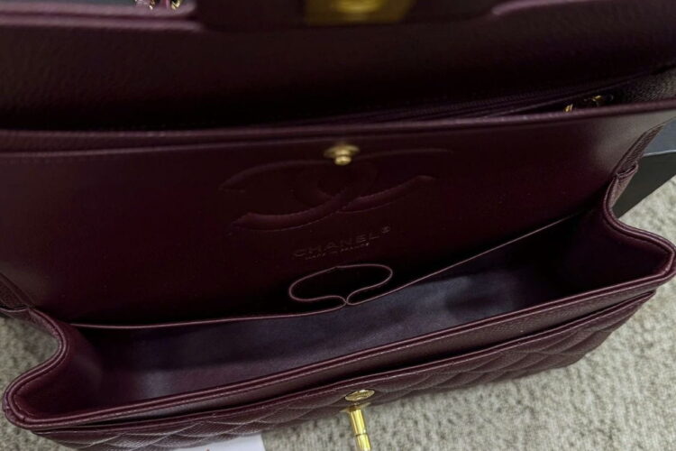 Túi CN Classic Medium Burgundy Caviar Đỏ Vang Nắp Có Viền
