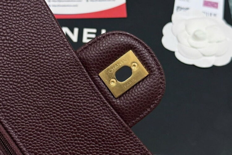 Túi CN Classic Medium Burgundy Caviar Đỏ Vang Nắp Có Viền