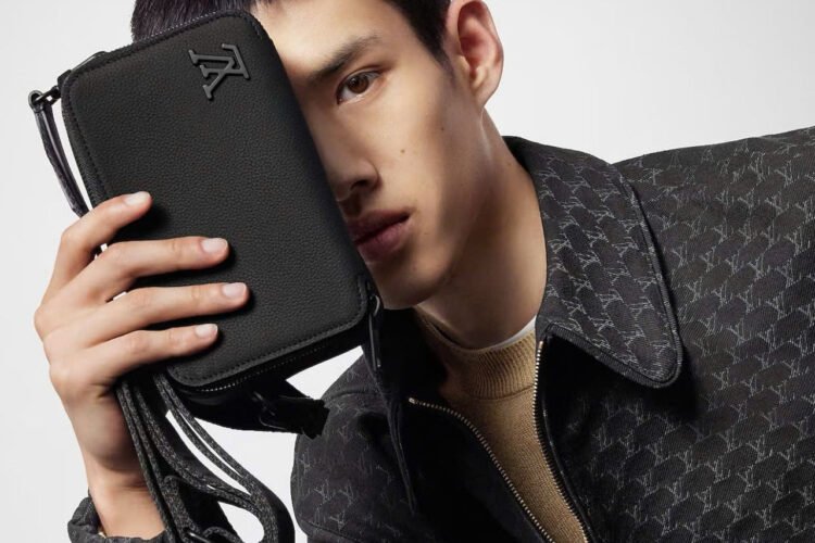Túi LV Aerogram Alpha Wearable Wallet M59161 Black Màu Đen
