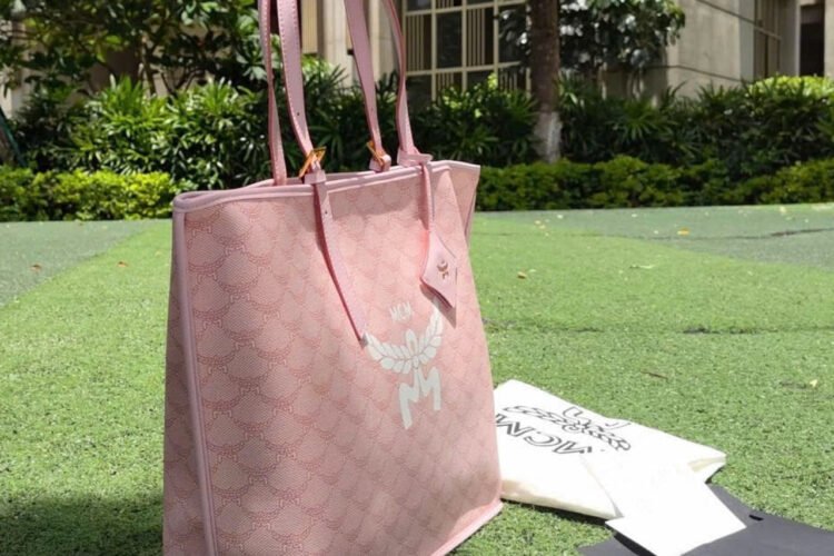 Túi MCM Medium Himmel Shopper in Lauretos Silver Pink Màu Bạc Hồng