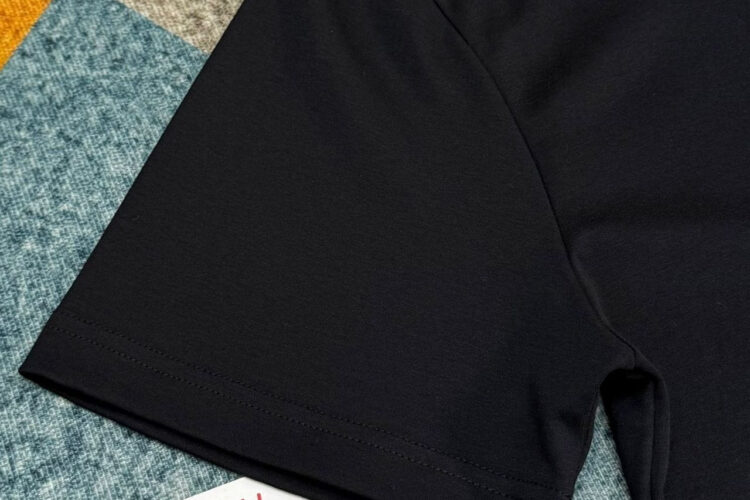 Áo LV Cursive Signature T-Shirt Black 1AII22 Màu đen