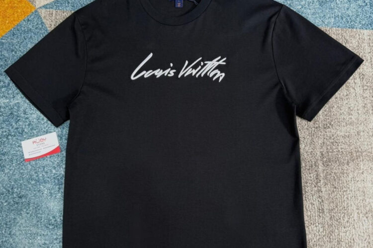Áo LV Cursive Signature T-Shirt Black 1AII22 Màu đen