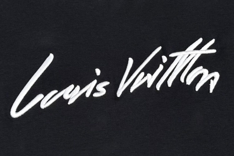 Áo LV Cursive Signature T-Shirt Black 1AII22 Màu đen