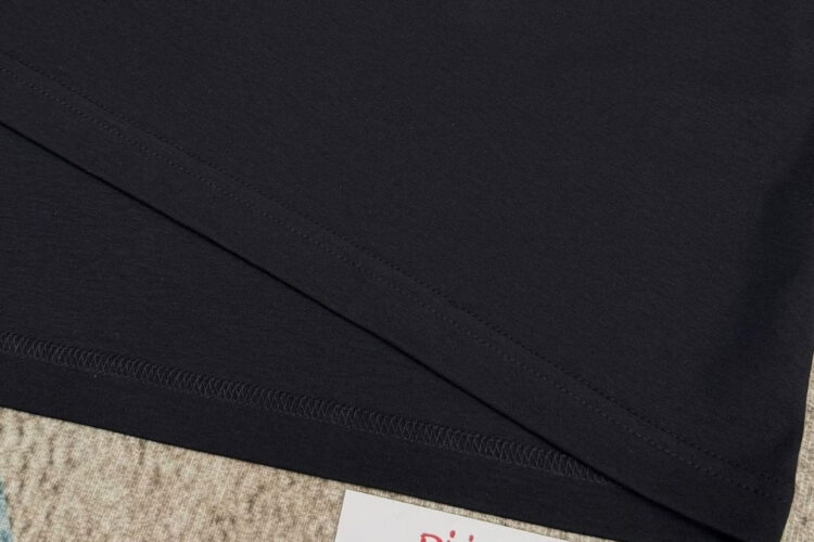 Áo LV Cursive Signature T-Shirt Black 1AII22 Màu đen