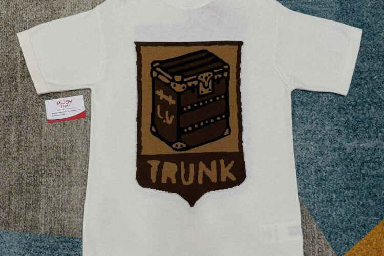 Áo LV Graphic Short-Sleeved Crewneck White Trunk Màu Trắng