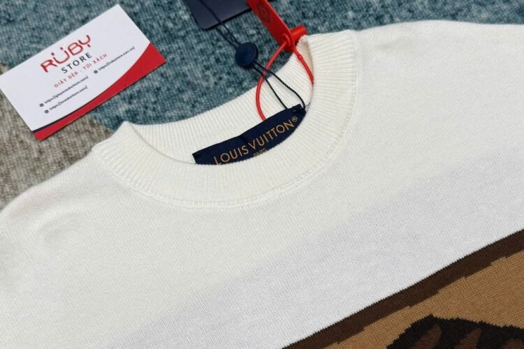 Áo LV Graphic Short-Sleeved Crewneck White Trunk Màu Trắng