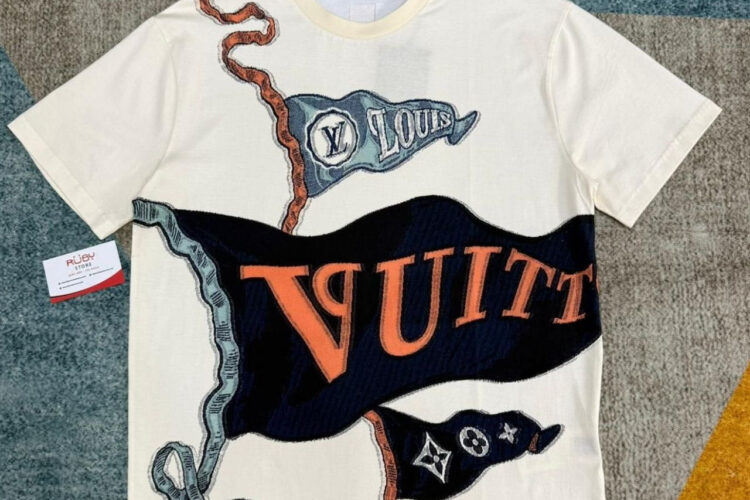 Áo LV Intarsia Graphic T-Shirt Club Flags 1AIHZZ