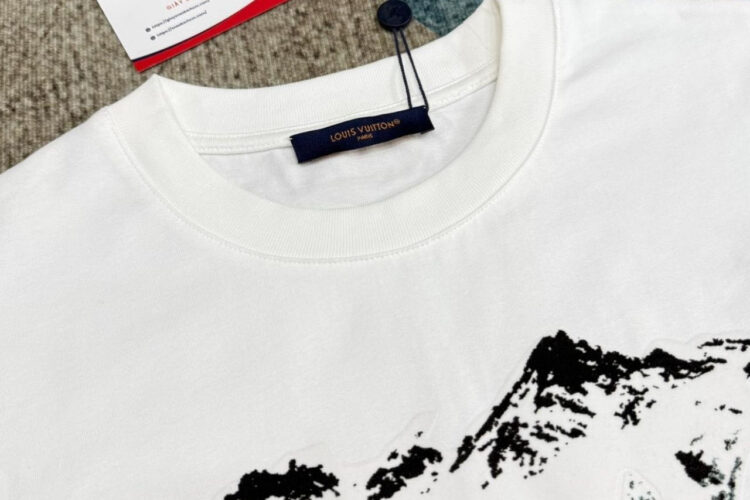 Áo LV Ski Velvet Jacquard Short-Sleeved T-Shirt White Mountain
