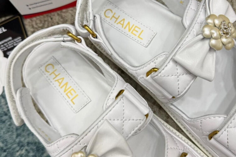 Dép CN Dad Sandal Camellia Ribbon White Lambskin Màu Trắng