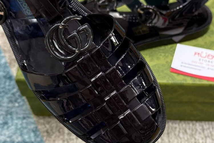 Dép RÍ Gucci Rubber Buckle Strap Sandal Xanh Navy