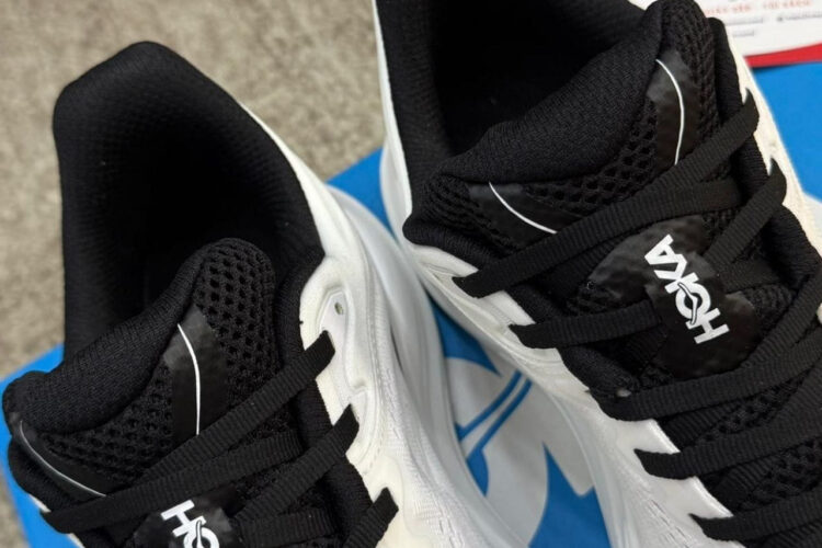 Giày Hoka Bondi 9 White Black Trắng đen