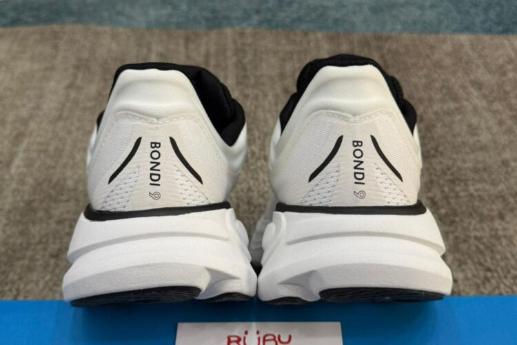 Giày Hoka Bondi 9 White Black Trắng đen