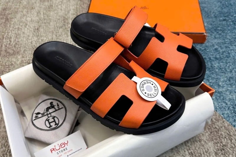 Dép Hermès Chypre Sandal Orange Epsom cam đen cho nam