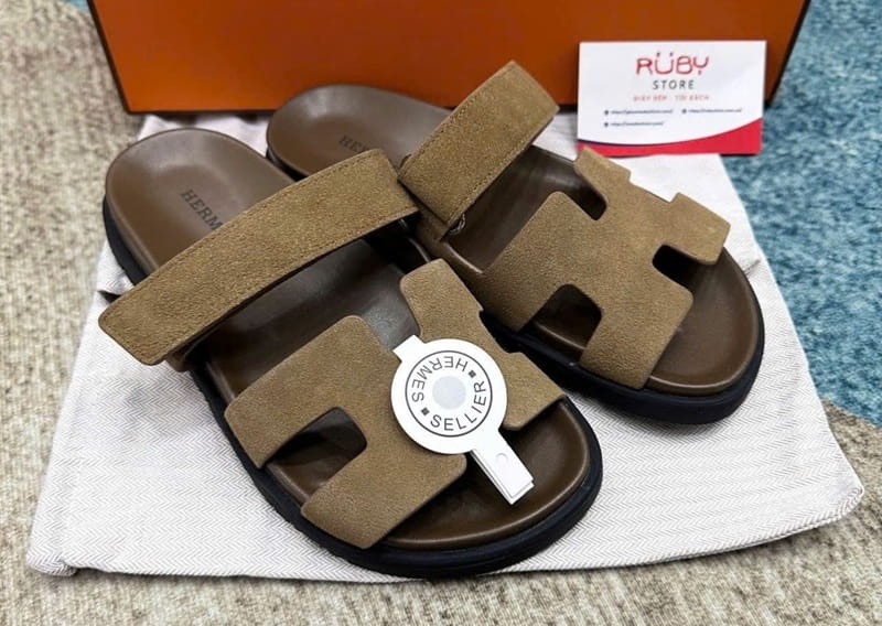 Dép Hermès Chypre Sandal Tan Suede màu nâu cho nam