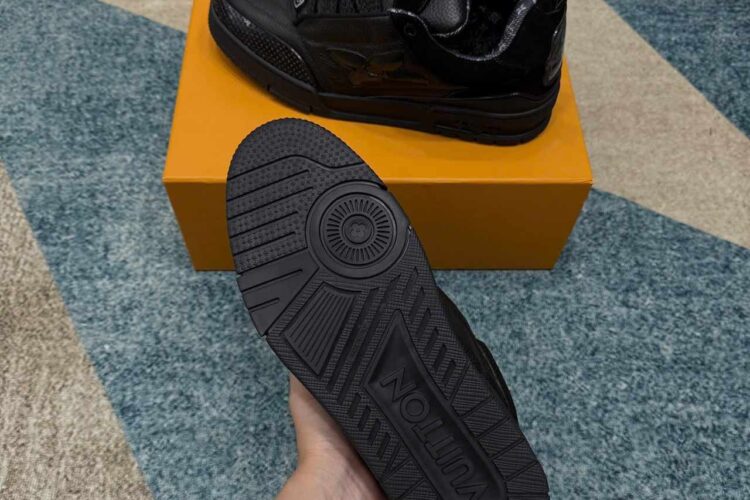 Hình ảnh thực tế đôi giày Louis Vuitton Skate màu đen Best Quality