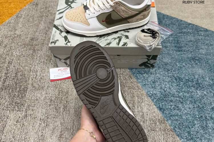 Hình ảnh thực tế mẫu giày SB Dunk màu trắng rêu Best Quality Deal: